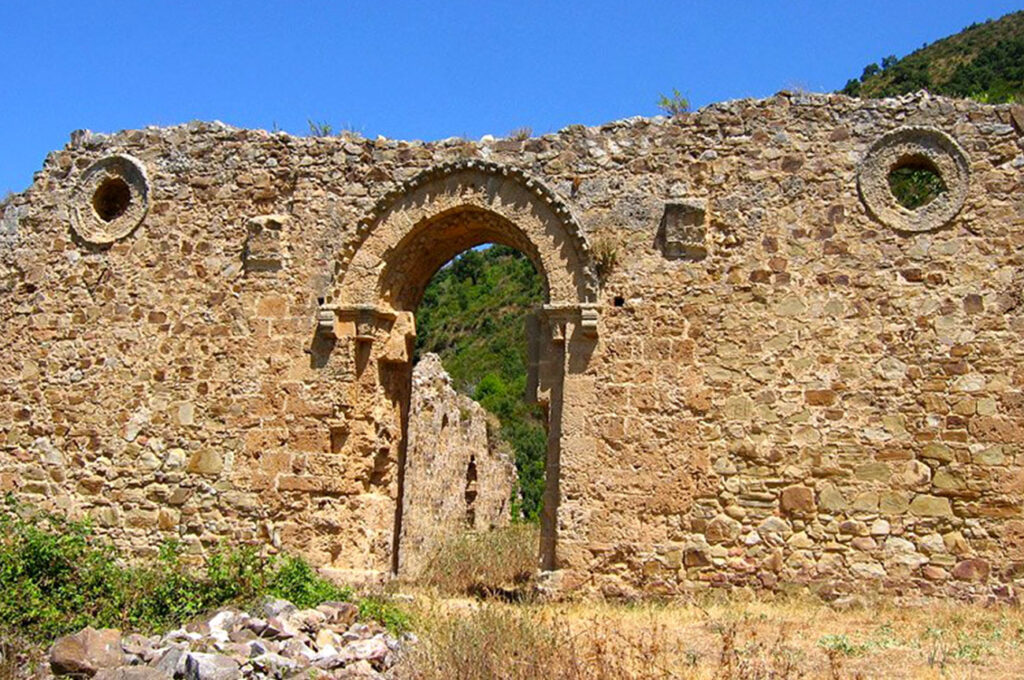 A journey into the distant Middle Ages, an exciting experience unique in its kind, totally immersed in the Gratteri wood.