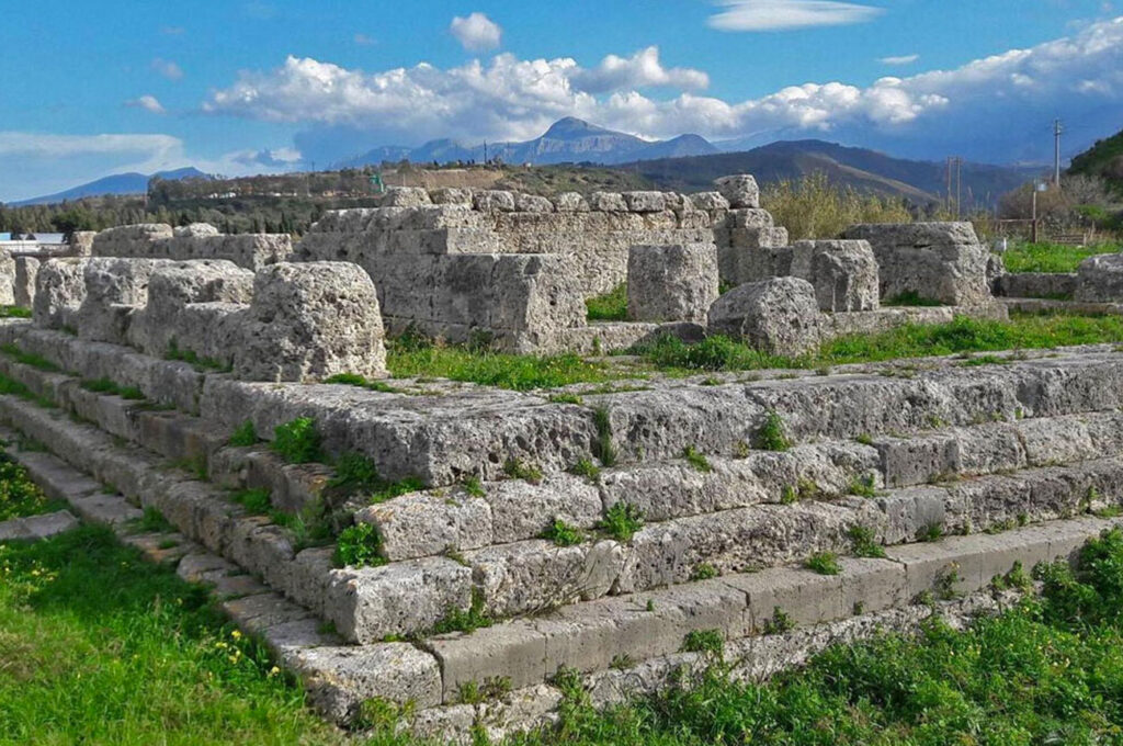 The itinerary of the visit of the Archaeological Park of Himera allows you to follow the historical and cultural problems of the Greek colony and its territory.