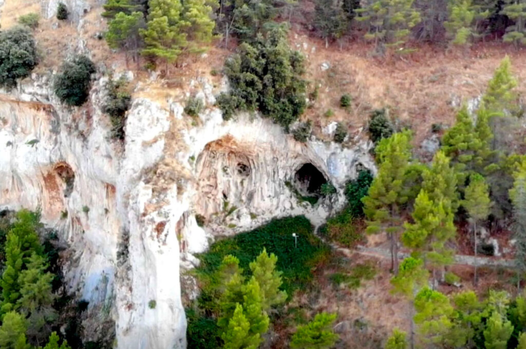 A unique excursion to the Grattara Grotto Park at over a thousand meters above sea level, from where an indescribable panoramic landscape embraces.